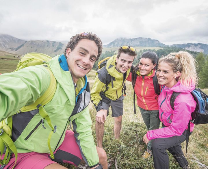 valais-découverte-terroir-authentique-séjour-week-end-gastronomie-vins-œnotourisme-apéro-apéritif-dégustation-activités-soirée-souper-anniversaire-expérience-original-insolite-bonsplans-romantique-bien-être-famille-aventure-sport 