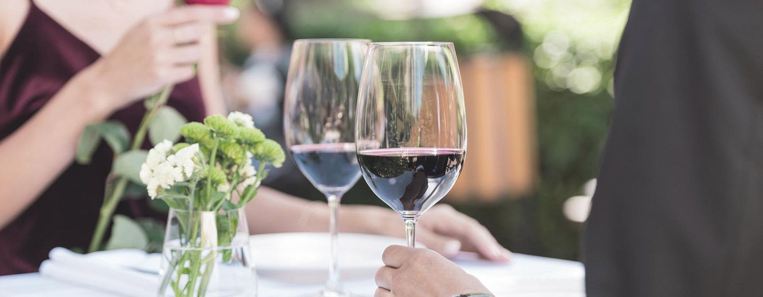 valais-découverte-terroir-authentique-séjour-week-end-gastronomie-vins-œnotourisme-apéro-apéritif-dégustation-activités-soirée-souper-anniversaire-expérience-original-insolite-bonsplans-romantique-bien-être-famille-aventure-sport 